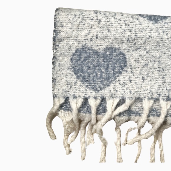 Gorgeous NWT LOOK Reversible Blue / White Hearts Scarf, OS - Picture 11 of 11
